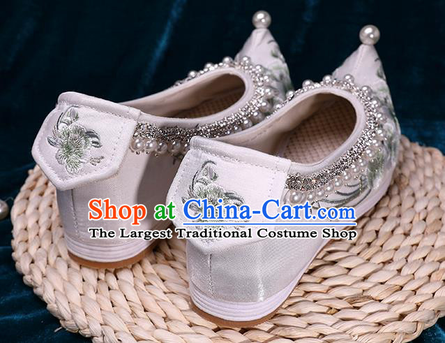 Chinese Handmade White Satin Shoes Hanfu Pearls Shoes Traditional Embroidered Peach Blossom Shoes