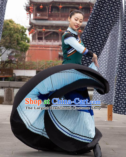 China Traditional Yi Nationality Folk Dance Clothing Ethnic Women Dance Outfits