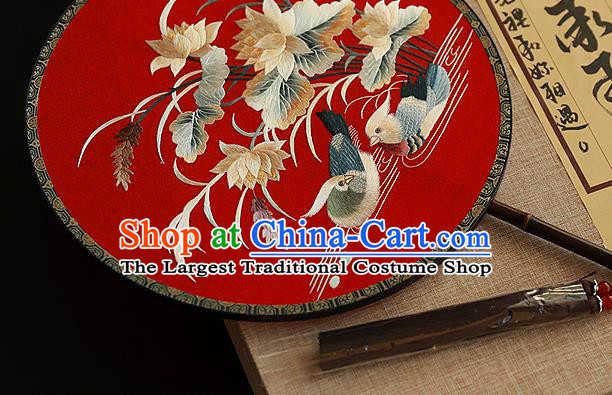 China Wedding Circular Fan Handmade Embroidered Mandarin Duck Palace Fan Traditional Hanfu Red Silk Fan