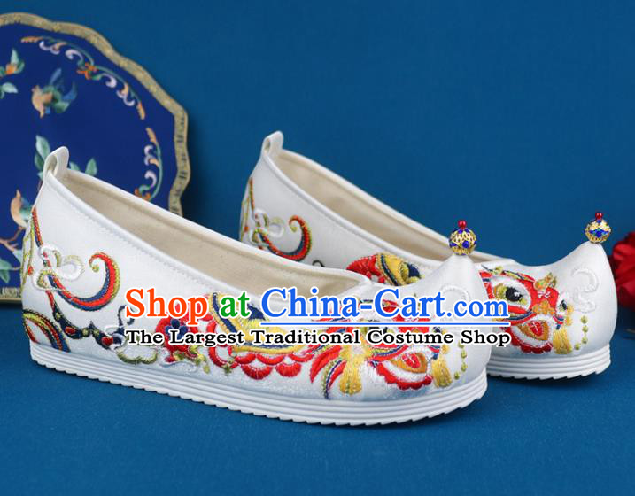 China Embroidered Lion Shoes Traditional Wedding White Cloth Shoes Ming Dynasty Princess Shoes