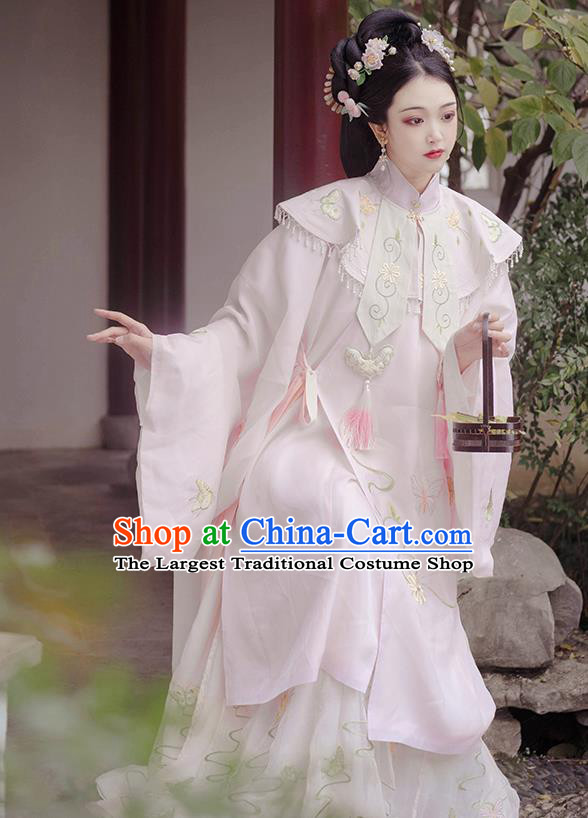 China Ancient Ming Dynasty Patrician Female Costumes Traditional Hanfu Apparels Court Embroidered Clothing