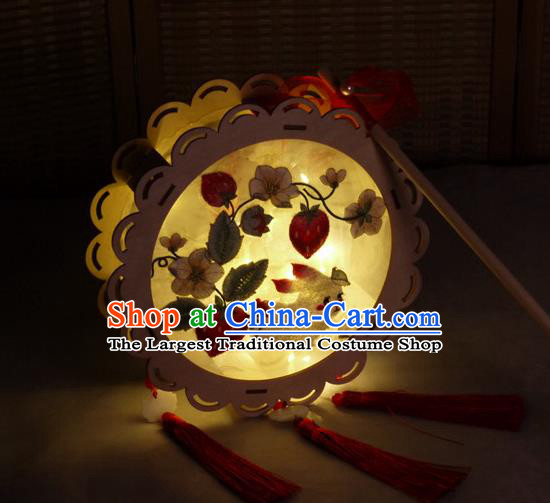 China Handmade Flower Drum Lantern Embroidered Portable Lantern Embroidery Strawberry Rabbit Silk Lamp