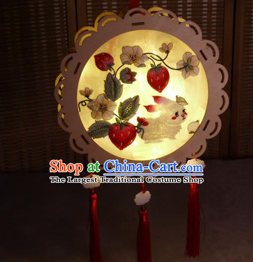 China Handmade Flower Drum Lantern Embroidered Portable Lantern Embroidery Strawberry Rabbit Silk Lamp
