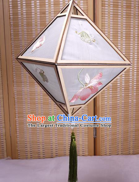 China Handmade Embroidered Lotus Portable Lamp Classical Rhombus Palace Lantern Traditional Spring Festival Lanterns