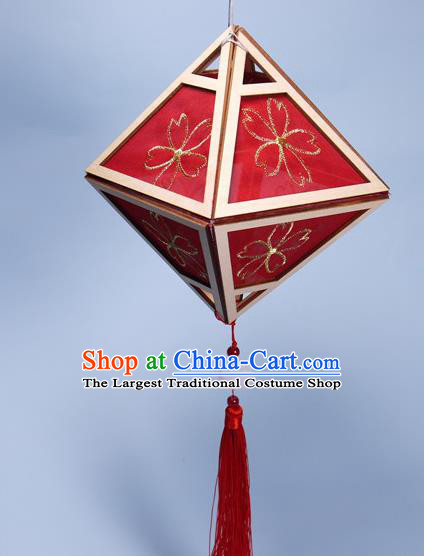 China Classical Rhombus Palace Lantern Traditional Spring Festival Red Silk Lanterns Handmade Embroidered Portable Lamp