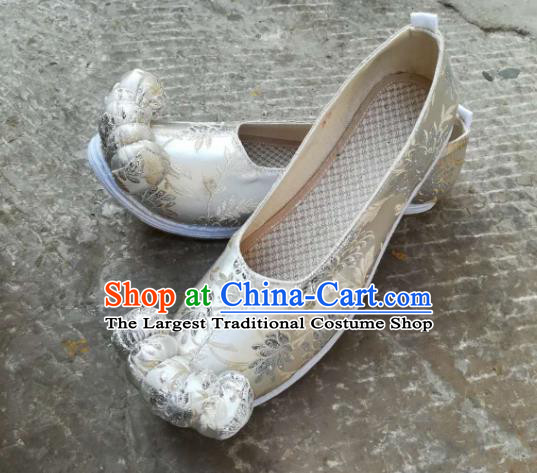 China Traditional Song Dynasty Hanfu Shoes Handmade Ancient Princess Satin Shoes Classical White Brocade Shoes
