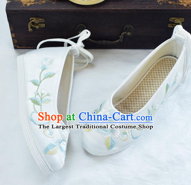 China Traditional Women Hanfu Shoes Embroidered Peony Shoes National White Cloth Shoes