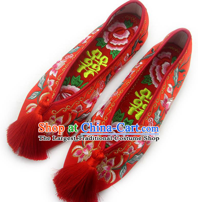 China Classical Xiu He Suit Shoes Traditional Embroidered Flowers Shoes Wedding Red Satin Shoes