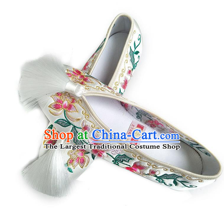 China Traditional Embroidered Flowers Shoes Classical Bride Shoes Wedding White Satin Shoes