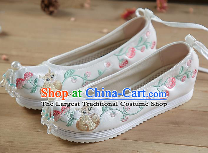 China Beads Tassel Shoes Hanfu Shoes Embroidered Strawberry Squirrel Shoes White Satin Shoes