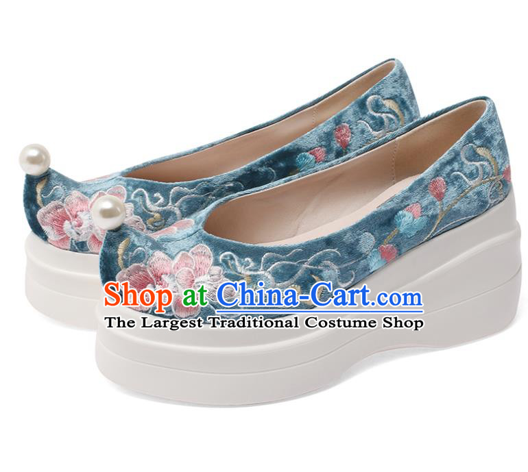 China Blue Velvet Shoes Traditional Hanfu Pearl Shoes Embroidered Peony Platform Shoes
