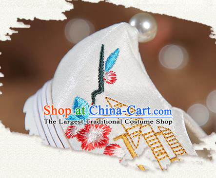 China Embroidered White Satin Shoes Ancient Princess Shoes Traditional Hanfu Pearl Shoes