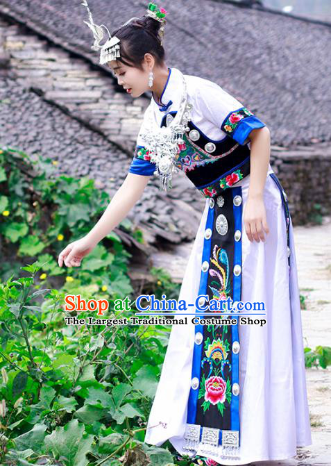 Chinese Hmong Ethnic Female Folk Dance White Outfits Miao Nationality Stage Show Clothing and Silver Hair Accessories