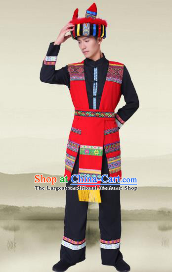 China Yao Nationality Wedding Costumes Guangxi Province Ethnic Minority Bridegroom Outfits and Headwear