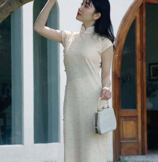 Republic of China Shanghai Beauty Clothing Classical Cheongsam National Beige Crepe Qipao Dress
