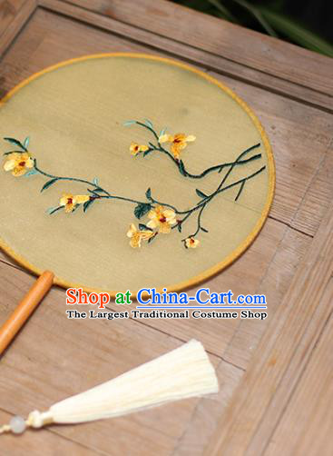 China Handmade Hanfu Palace Fan Embroidered Flowers Circular Fan Traditional Cultural Dance Light Yellow Silk Fan