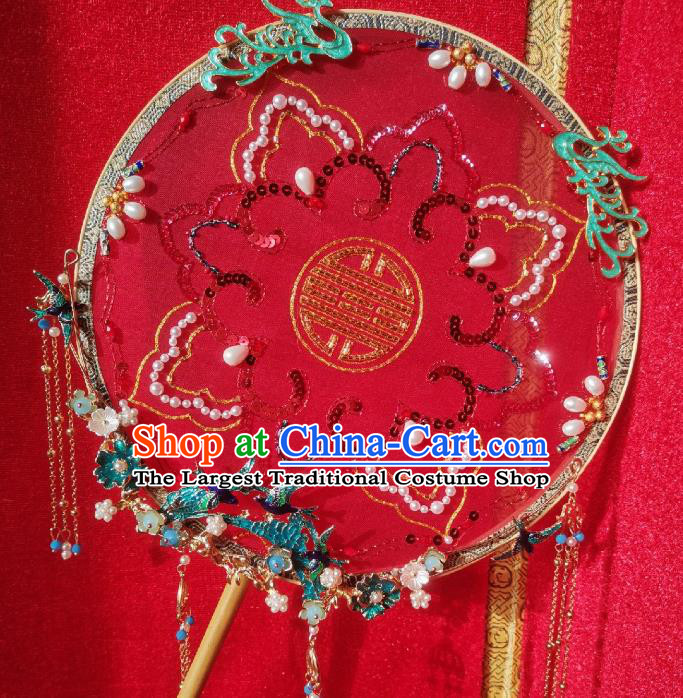 China Embroidered Circular Fan Traditional Wedding Red Silk Fan Handmade Bride Tassel Palace Fan