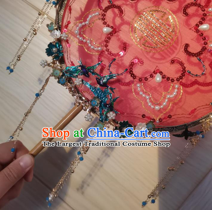 China Embroidered Circular Fan Traditional Wedding Red Silk Fan Handmade Bride Tassel Palace Fan