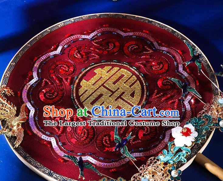 China Traditional Xiuhe Suit Silk Fan Handmade Wedding Bride Palace Fan Embroidered Red Sequins Circular Fan