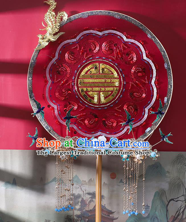 China Traditional Xiuhe Suit Silk Fan Handmade Wedding Bride Palace Fan Embroidered Red Sequins Circular Fan