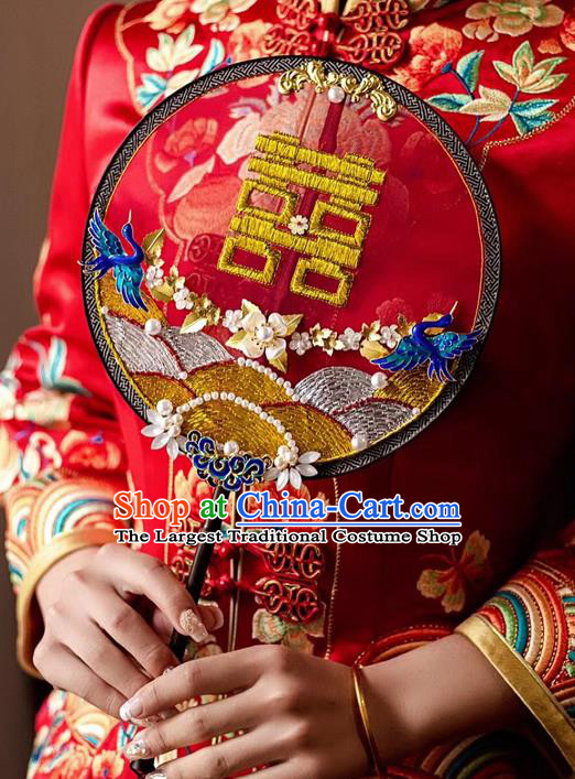 China Handmade Wedding Bride Blueing Birds Palace Fan Embroidered Circular Fan Traditional Xiuhe Suit Red Silk Fan