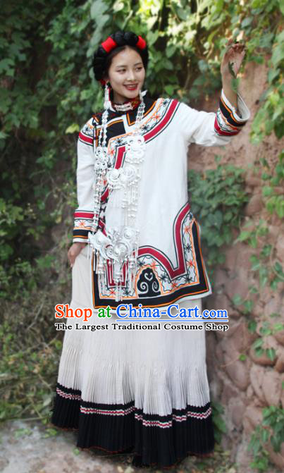 China Yi Nationality Wedding Bride White Outfits Clothing Traditional Liangshan Ethnic Folk Dance Costumes and Headpiece