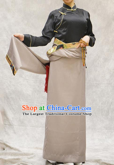 China Zang Nationality Clothing Ethnic Woman Stage Performance Costume Apricot Tibetan Robe