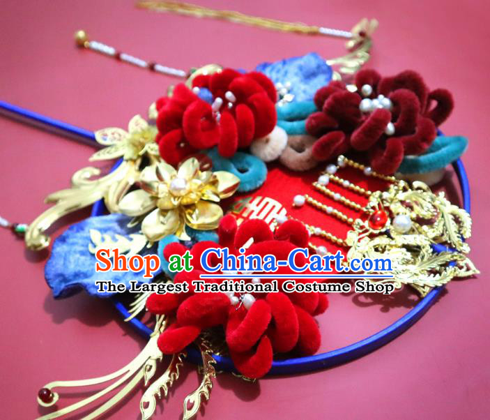 China Traditional Wedding Fan Handmade Red Velvet Chrysanthemum Palace Fan Classical Golden Tassel Circular Fan