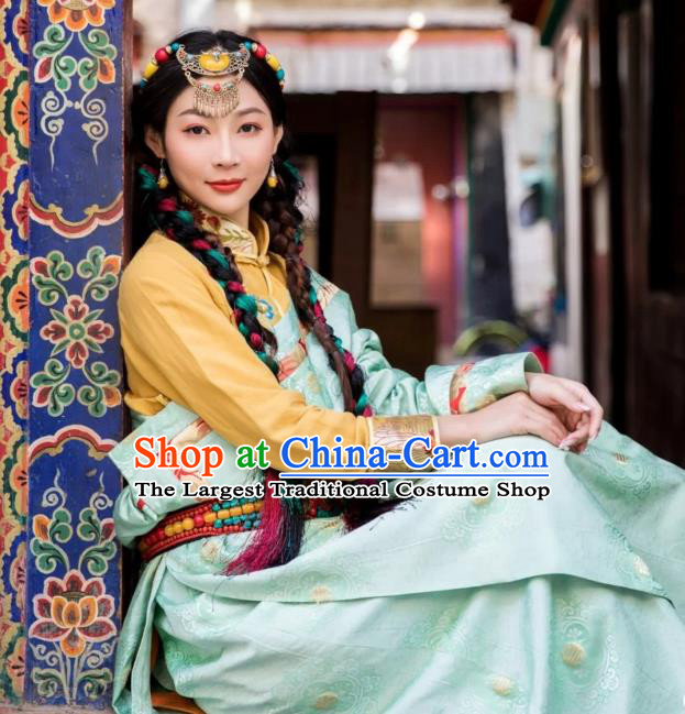 China Zang Nationality Green Brocade Robe Clothing Traditional Xizang Tibetan Minority Heishui Dance Costume