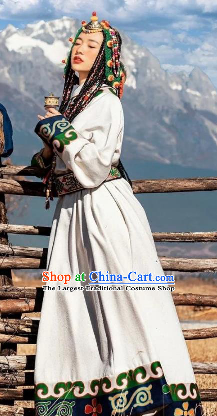 China Zang Nationality Bride White Robe Traditional Xizang Tibetan Minority Wedding Clothing