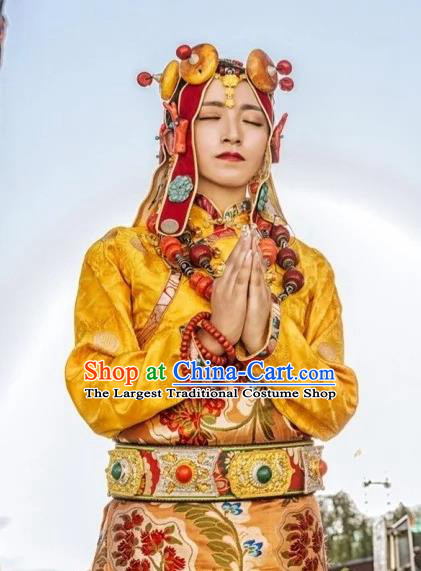 China Traditional Xizang Woman Golden Tibetan Robe Zang Nationality Stage Performance Wedding Clothing