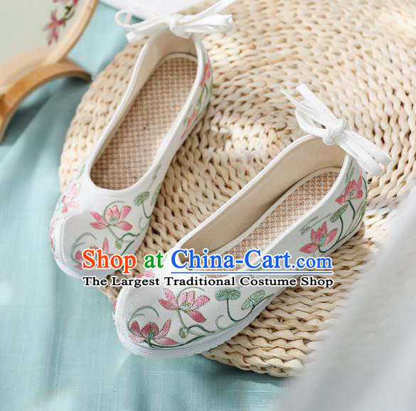 China Handmade Princess Shoes National Embroidered Lotus White Cloth Shoes Traditional Ming Dynasty Hanfu Shoes