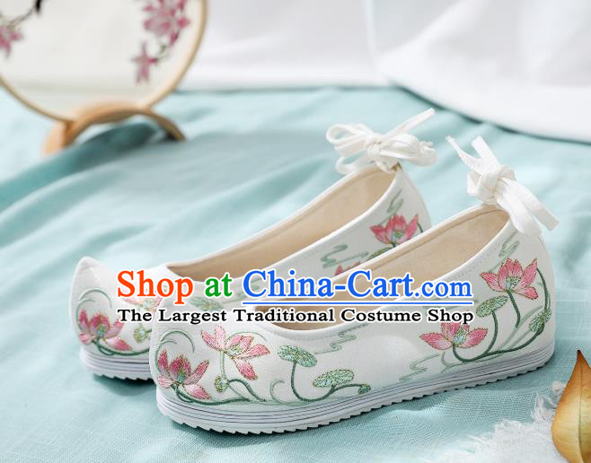 China Handmade Princess Shoes National Embroidered Lotus White Cloth Shoes Traditional Ming Dynasty Hanfu Shoes