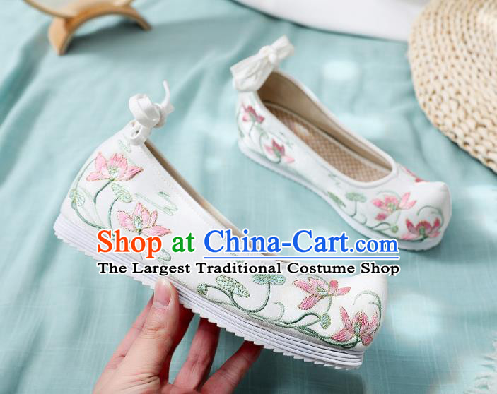 China Handmade Princess Shoes National Embroidered Lotus White Cloth Shoes Traditional Ming Dynasty Hanfu Shoes