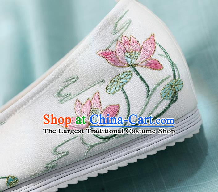 China Handmade Princess Shoes National Embroidered Lotus White Cloth Shoes Traditional Ming Dynasty Hanfu Shoes