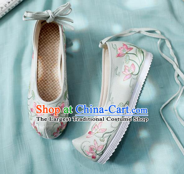 China Traditional Ming Dynasty Hanfu Shoes Handmade Princess Shoes National Embroidered Lotus Light Green Cloth Shoes
