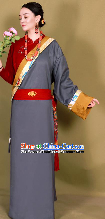China Traditional Xizang Minority Grey Bola Tibetan Robe Zang Nationality Heishui Dance Clothing