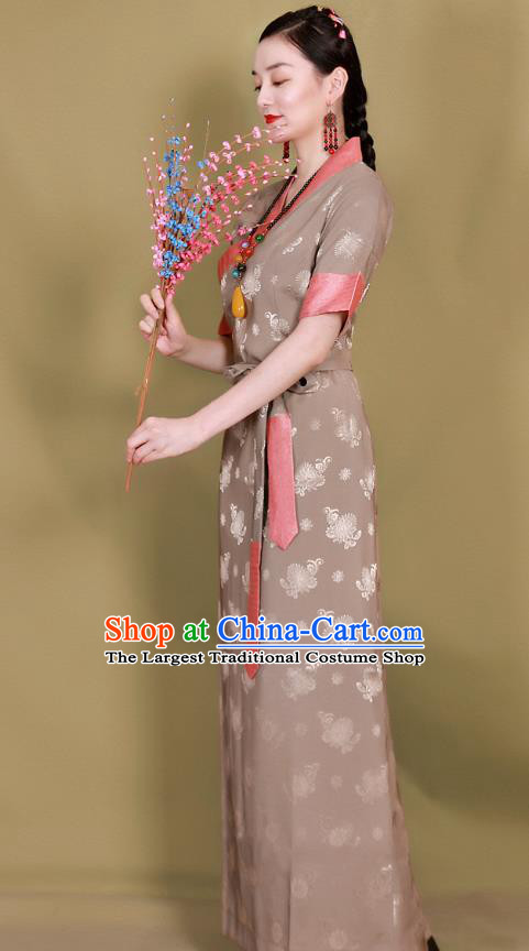 China Traditional Xizang Tibetan Khaki Brocade Dress Costume Zang Nationality Minority Heishui Dance Bola Clothing