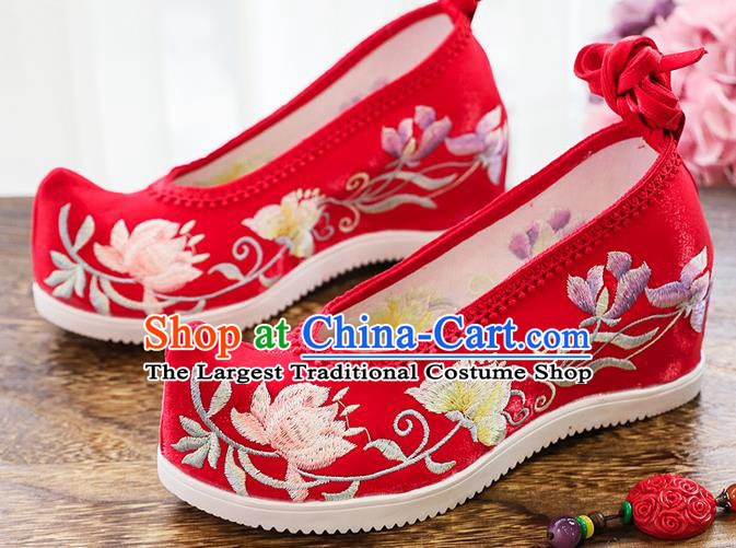 China National Woman Cloth Shoes Traditional Embroidered Red Wedges Shoes