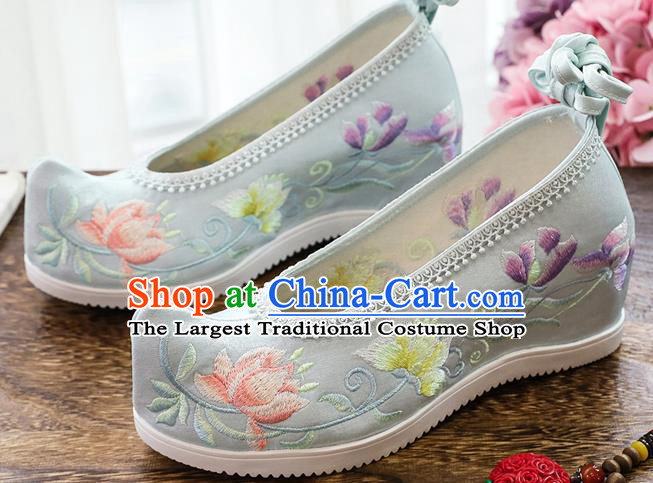 China National Woman Light Blue Cloth Shoes Traditional Embroidered Wedges Shoes Handmade Shoes