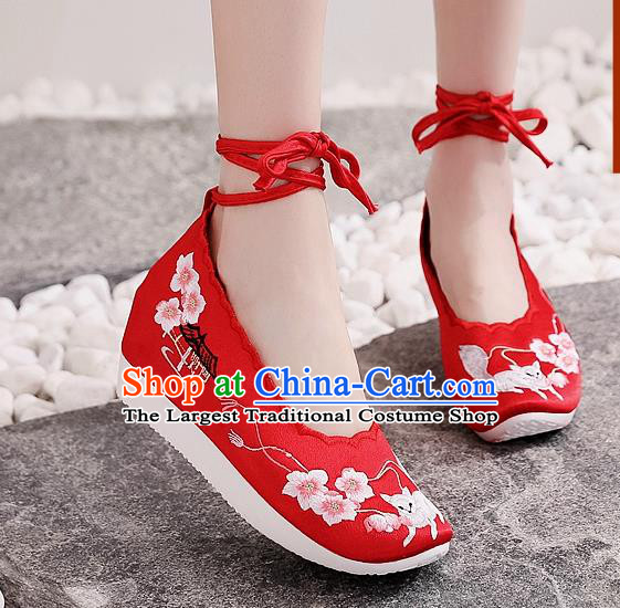 China Traditional Tang Dynasty Princess Shoes Embroidered Plum Blossom Shoes National Wedding Red Cloth Shoes