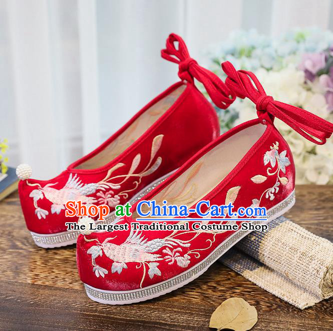 China Handmade Princess Pearls Shoes Traditional Wedding Hanfu Shoes Embroidered Red Cloth Shoes