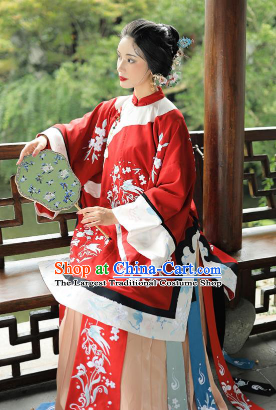 China Ancient Qing Dynasty Noble Woman Embroidered Historical Costumes and Hair Accessories