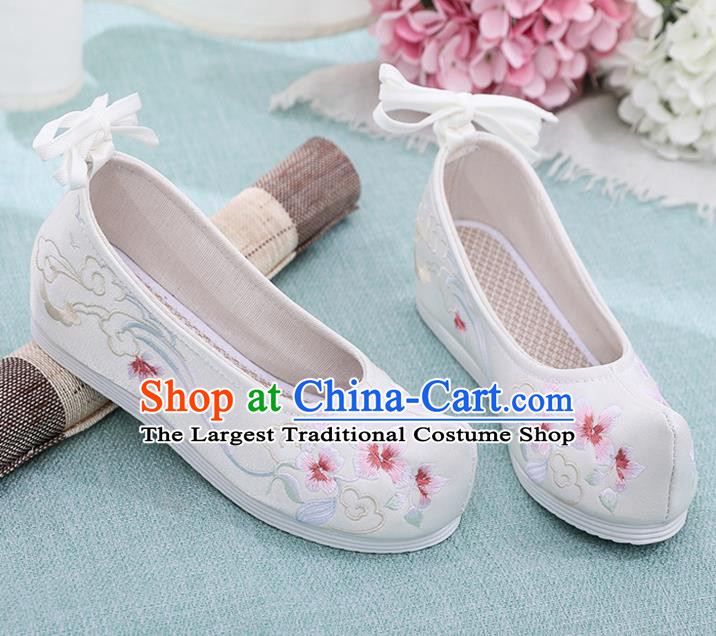 China Traditional Ming Dynasty White Cloth Shoes Embroidered Fragrans Shoes Ancient Hanfu Shoes
