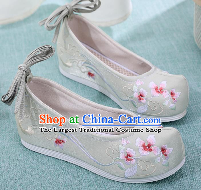 China Ancient Hanfu Shoes Traditional Ming Dynasty Light Green Cloth Shoes Embroidered Fragrans Shoes