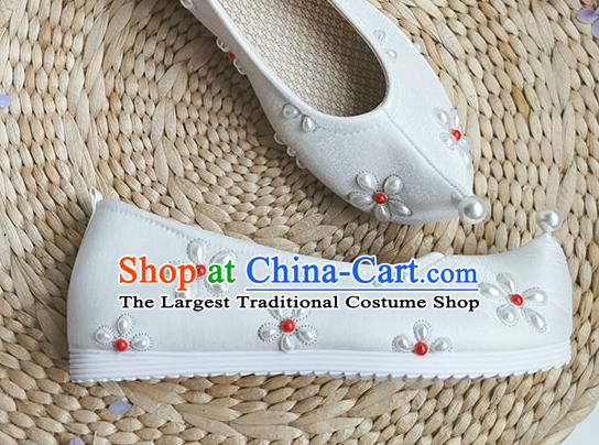China Ancient Princess Bow Shoes Handmade Hanfu White Cloth Shoes Traditional Song Dynasty Pearls Shoes