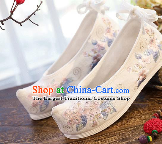 China Embroidered Peach Blossom Shoes Handmade Diamante Hanfu Shoes Traditional Folk Dance White Cloth Shoes