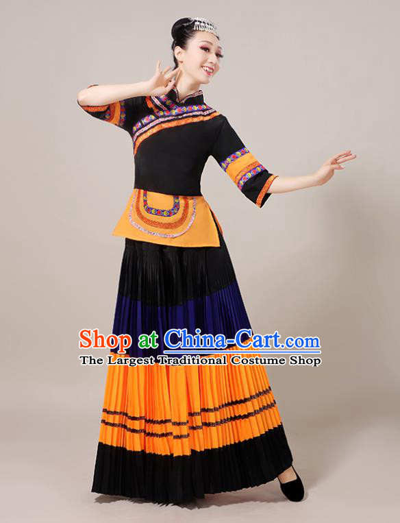 China Xiangxi Ethnic Performance Outfits Yi Minority Folk Dance Dress Nationality Clothing and Silver Hair Comb