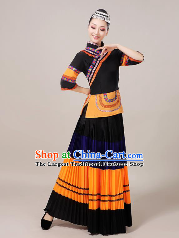 China Xiangxi Ethnic Performance Outfits Yi Minority Folk Dance Dress Nationality Clothing and Silver Hair Comb