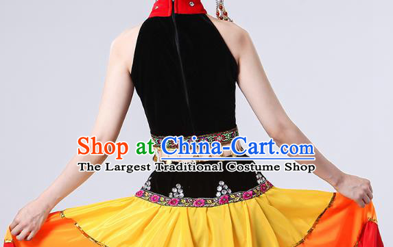 China Traditional Ethnic Clothing Liangshan Nationality Folk Dance Costumes Yi Minority Torch Festival Dress and Headwear